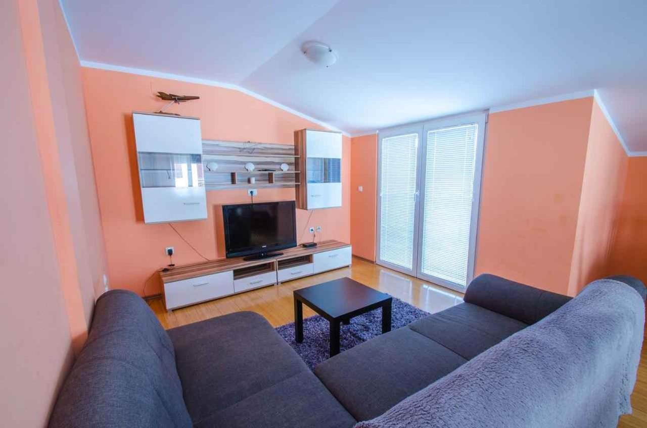 In 14225 Apartment *