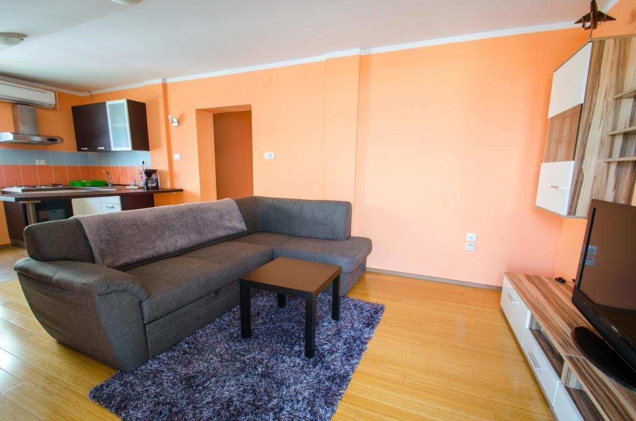 In 14225 Apartment